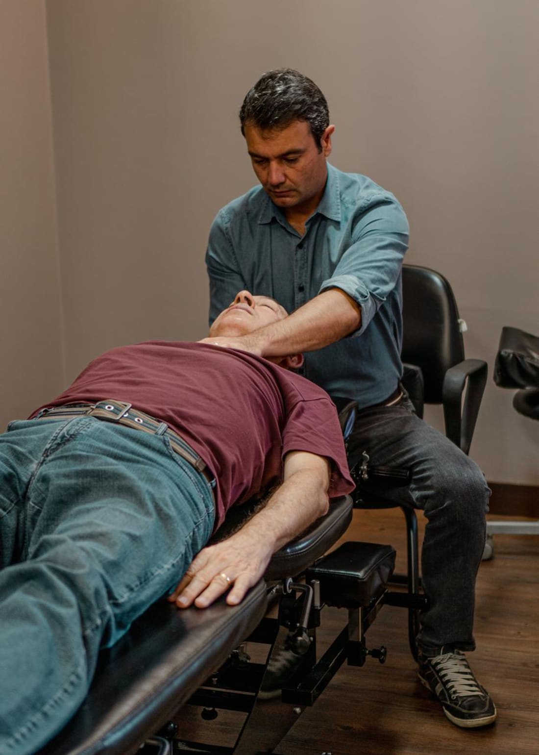 Manipulação cervical com paciente sentado
